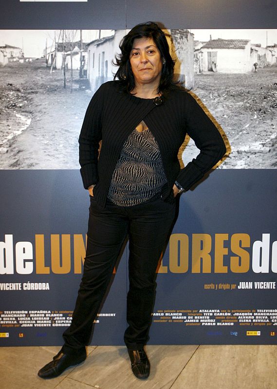 Almudena Grandes a su llegada al preestreno de la película 'Flores de Luna', de Juan Vicente Córdoba, en Madrid