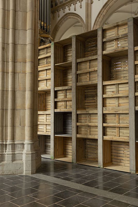 Parliament of Ghosts (Ibrahim Mahama, 2019)