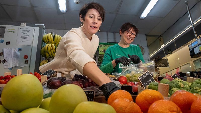 Elecciones Galicia 2024: Ana Pontón visita el mercado de Elviña en A Coruña