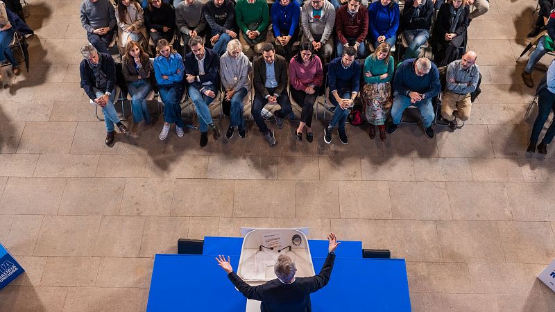 El candidato del PP, Alfonso Rueda, Alfonso Rueda, en un mitin en el Hotel Monumento de San Francisco, en Santiago de Compostela