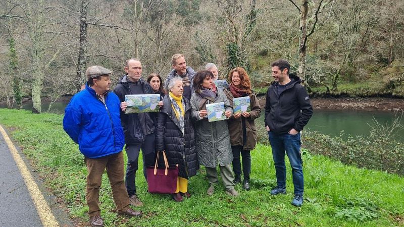 Isabel Faraldo (Podemos) mantiene un encuentro con la asociación de propietarios de las Fragas do Eume.