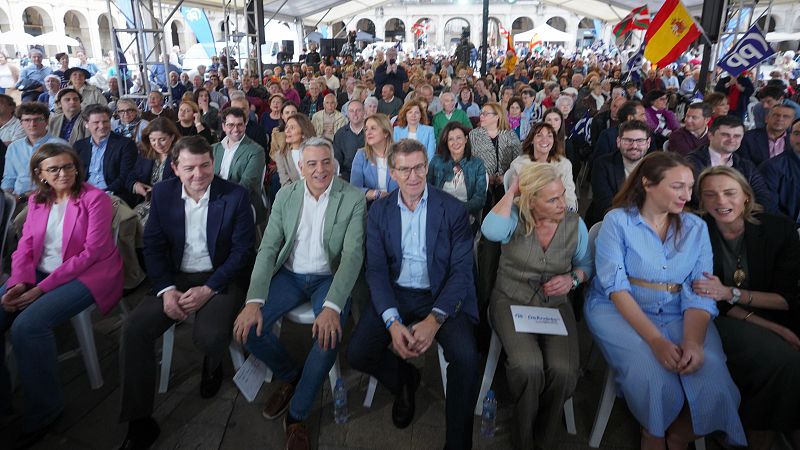 Alberto Núñez Feijóo participa con su candidato, Javier de Andrés, y con el presidente de Castilla y León, Alfonso Fernández Mañueco, en un acto del PP