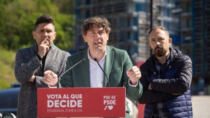 Andueza (PSE-EE) centra sus propuestas en vivienda junto a Mikel Serrano y Denis Itxaso