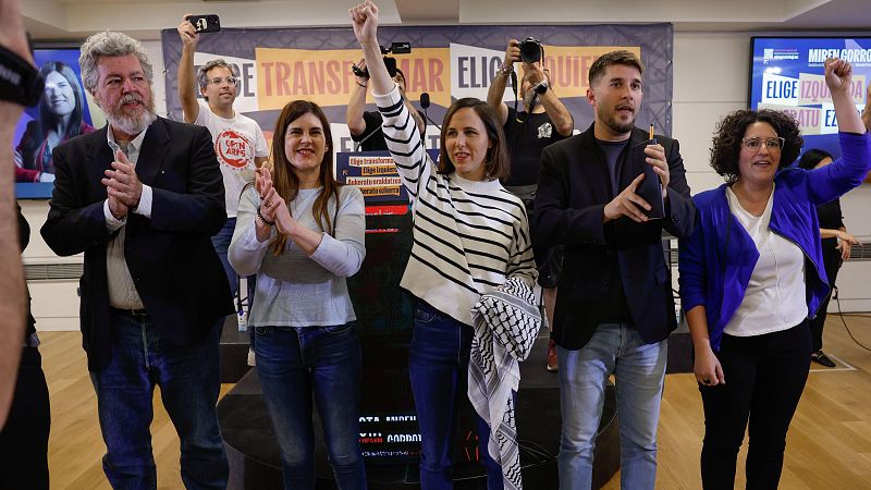 La secretaria general de Podemos, Ione Belarra (3d), participa junto a la candidata a lehendakari Miren Gorrotxategi (2i) en el acto de cierre de campaña de Elkarrekin Podemos