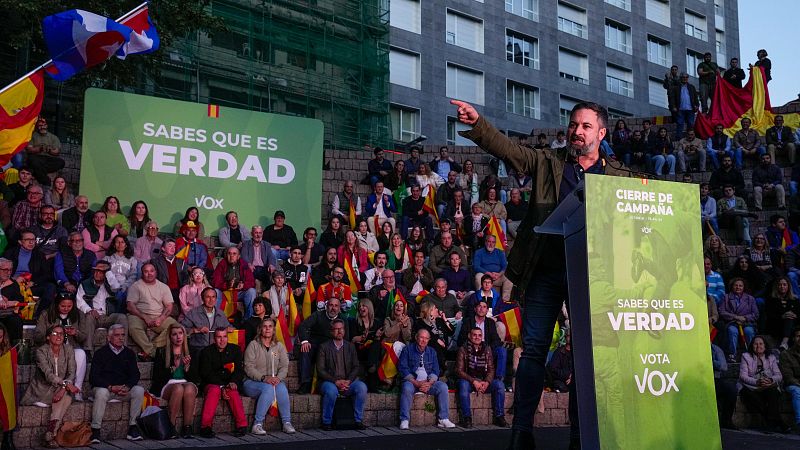 El presidente de VOX, Santiago Abascal, participa en el cierre de campaña del partido