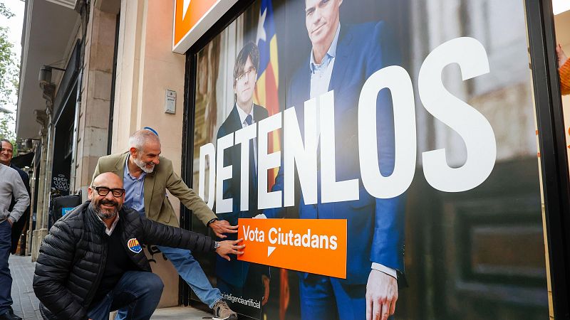 Ciudadanos, en la tradicional pegada de carteles