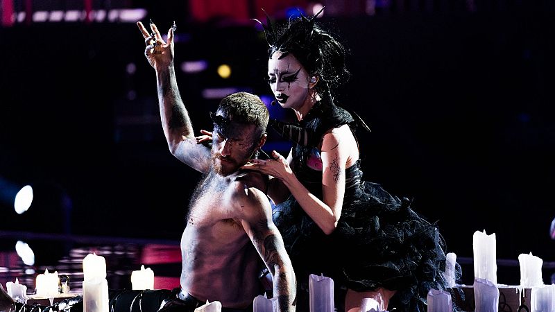 Bambie Thug representa a Irlanda en Eurovisión 2024 con la canción "Doomsday Blue"