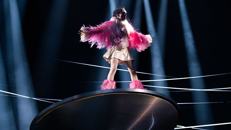 Nemo representa a Suiza en Eurovisión 2024 con la canción "The Code"