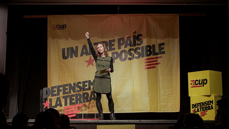 La candidata de la CUP a las elecciones catalanas, Laia Estrada, en un acto de su partido en Manresa (Barcelona) este lunes