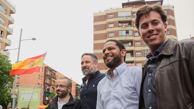 El presidente de Vox, Santiago Abascal, y el candidato de a las elecciones catalanas, Ignacio Garriga