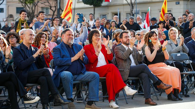 La candidata de Ahora Repúblicas, Diana Riba (c), acompañada por Junqueras y Aragonés (ERC)