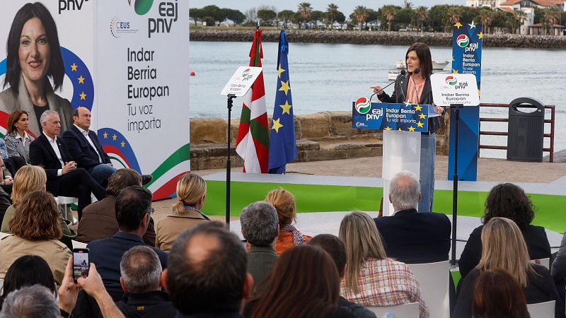 Ohiane Agirregoitia (CEUS) interviene en un mitin en Hondarribia para dar comienzo a la campaña