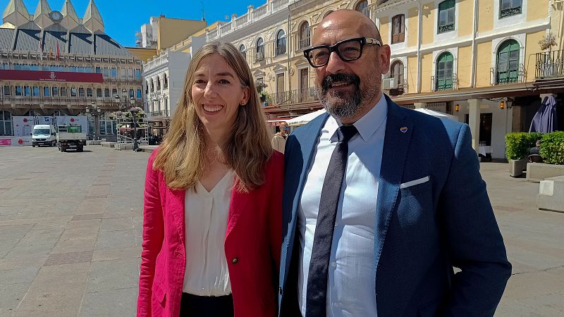 Jordi Cañas (Cs) junto a la 'número 3' de la lista, Mariana Boadella, en Ciudad Real