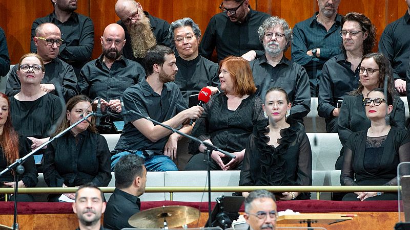 Javier Pascual entrevista a la soprano Alexia Juncal.