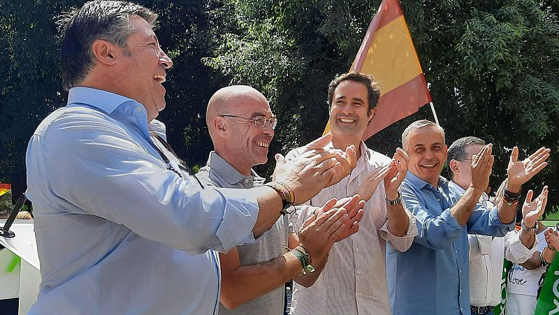 Jorge Buxadé en un acto de campaña de Vox en Badajoz