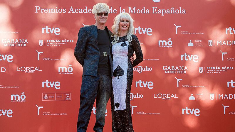 Mery Bas y Mark Dasousa durante su paso por la alfombra roja