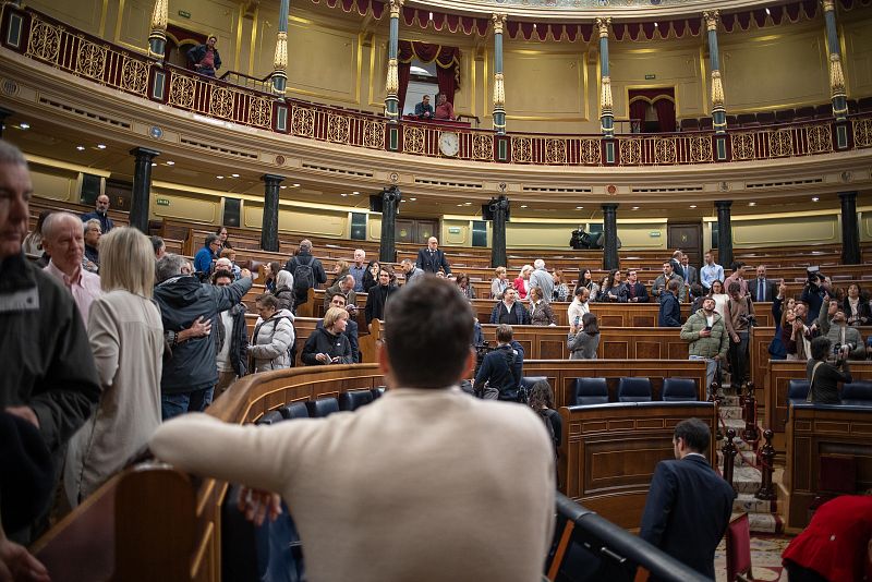 Ciudadanos en el hemiciclo durante la Jornada de Puertas Abiertas en el Congreso