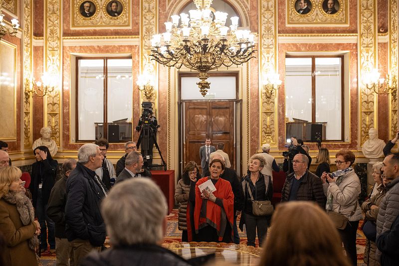 Ciudadanos en una sala durante la Jornada de Puertas Abiertas