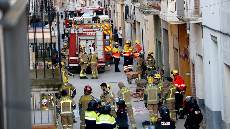 Bombers treballant en l’esfondrament | ACN