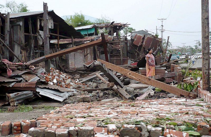 MÁS DE 350 MUERTOS Y 70.000 PERSONAS SIN HOGAR POR EL CICLÓN TROPICAL NARGIS