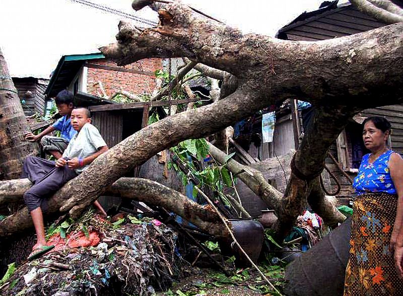 DESTRUCCIÓN TRAS EL PASO DEL CICLÓN TROPICAL NARGIS