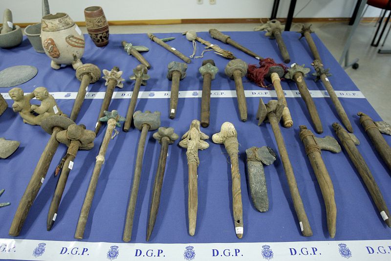 Varias de las piezas intervenidas entre las que vemos mazas de guerra y utensilios