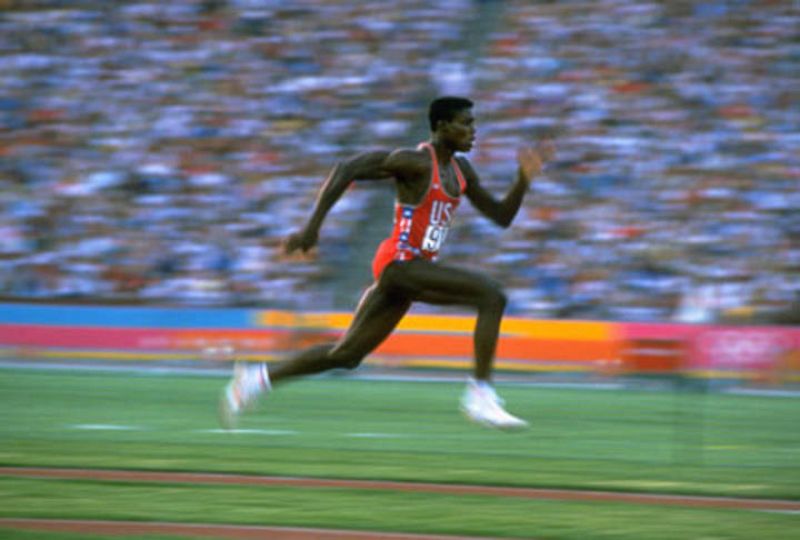 Carl Lewis comenzó a forjar su leyenda en Los Angeles 1984