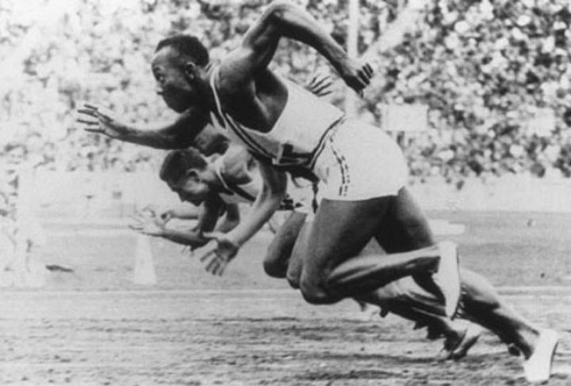 Jesse Owens, en plena carrera