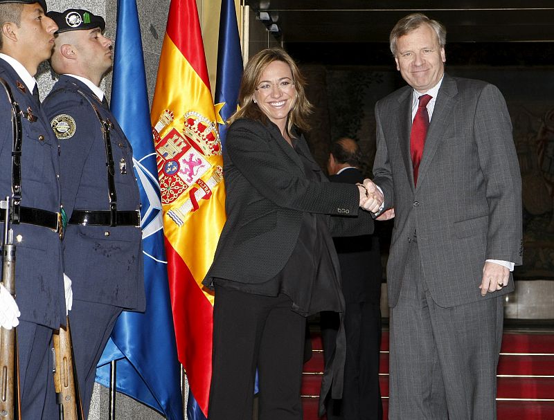 Carme Chacón se encuentra con el secretario general de la OTAN