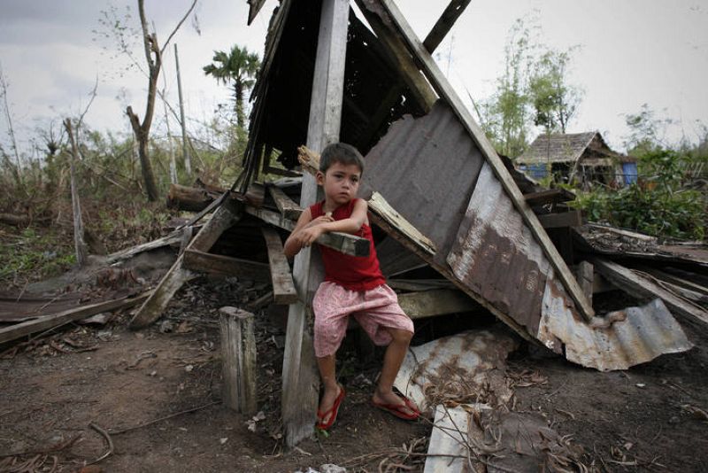 La ayuda llega a cuenta gotas a Birmania