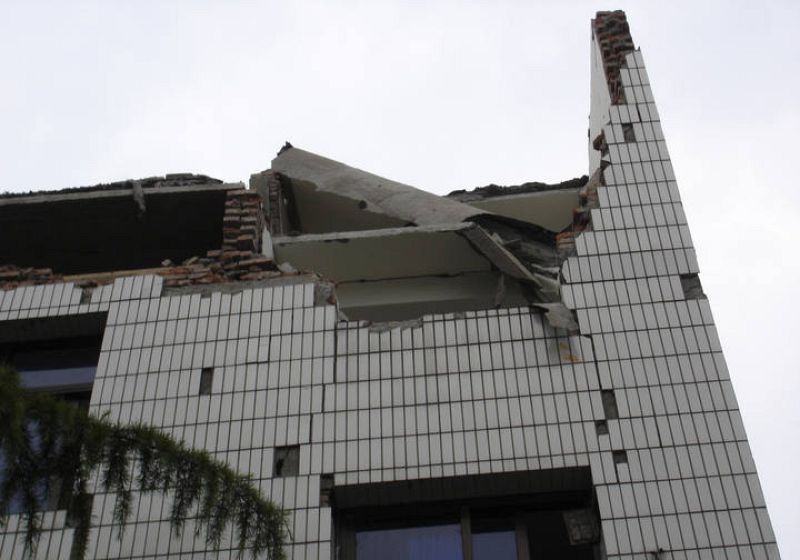 Estado en el que ha quedado un edificio en Mianyang (Sichuan) tras el terremoto