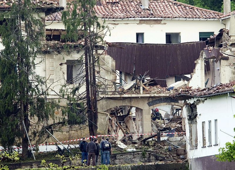 La casa cuartel, destrozada