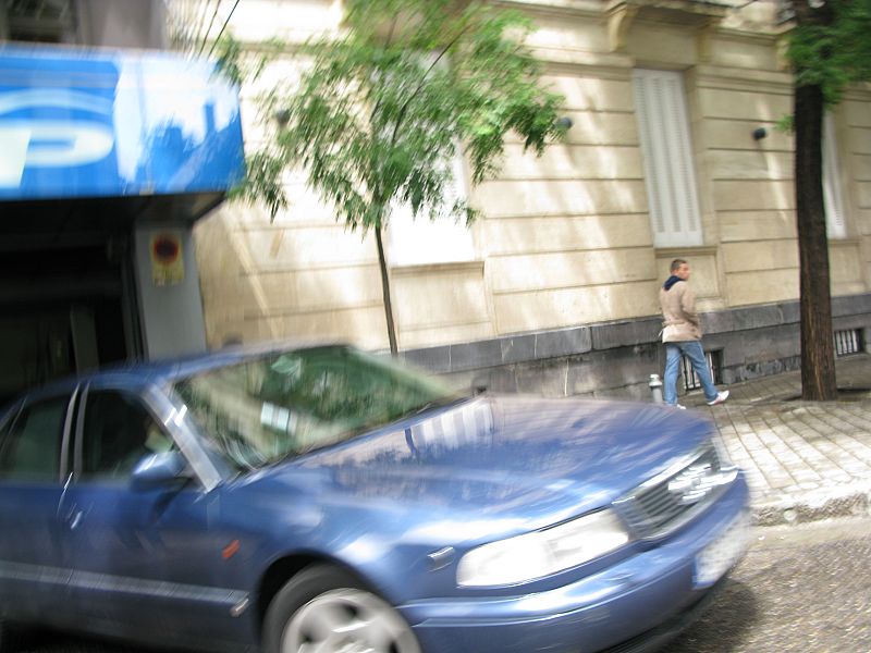 Mariano Rajoy para evitar la concentración ha salido por el garaje de la sede del PP.