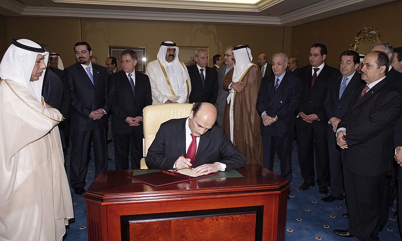 Member of parliament Geagea signs the Lebanon peace treaty at the Sheraton Hotel in Doha