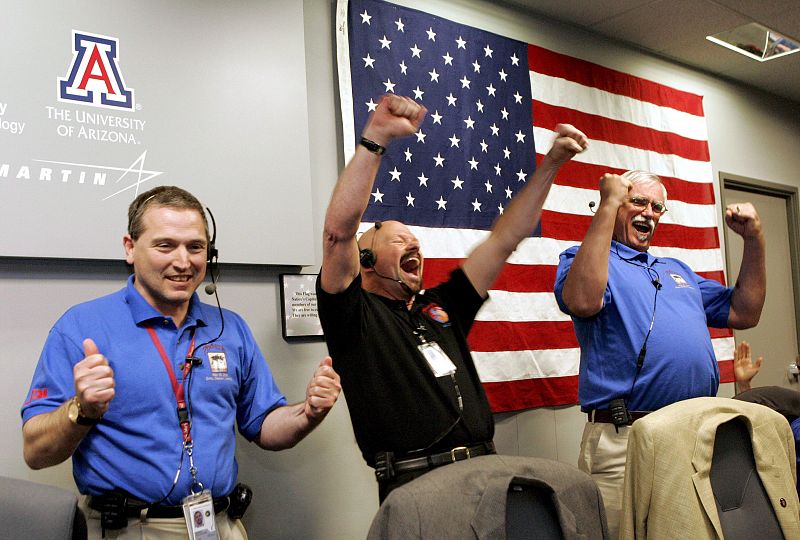 LA SONDA "PHOENIX" DE LA NASA LLEGA CON ÉXITO A MARTE