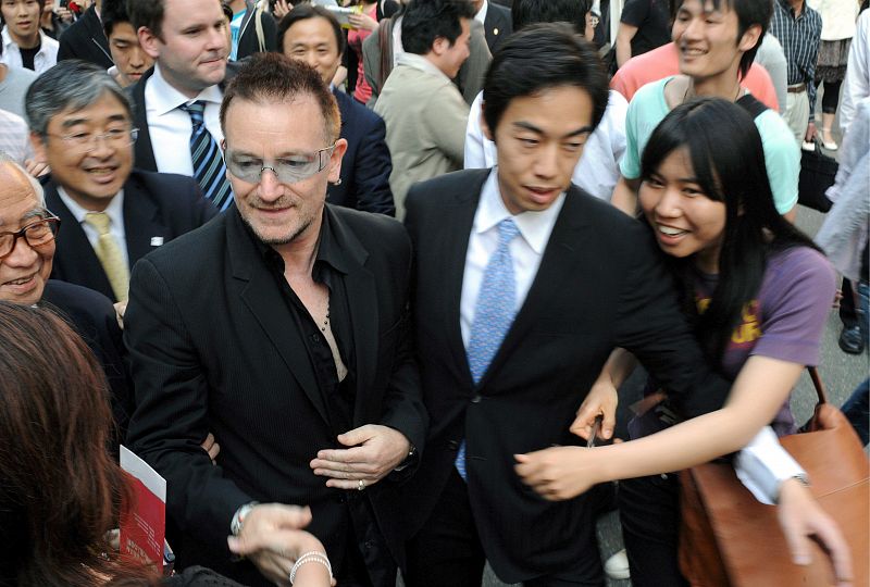 Bono en Japón