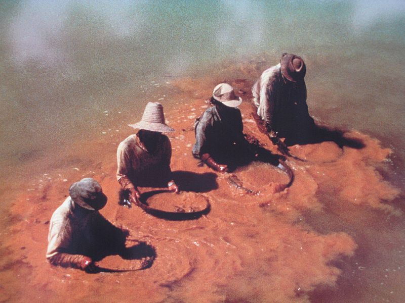 Buscadores de rubíes en Camboya