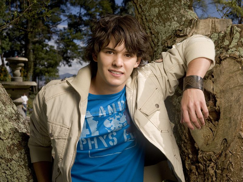 Victoria. Santiago Mendoza (Ricardo Abarca)