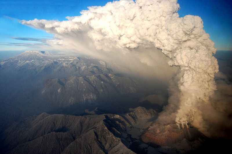 El volcán Chaiten (Chile), situado al sur de Santiago, entró en erupción a principios de mayo por primera vez en miles de años. La erupción puede durar meses o años, según los expertos.