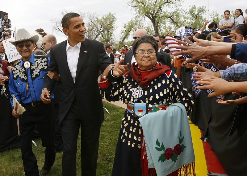 El senador demócrata, Barak Obama, durante un mitin en Crow Agency, Montana, el 19 de mayo