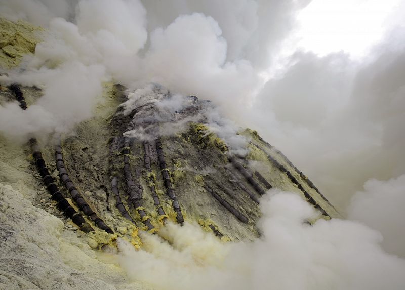 Vista de las minas de azufre de Kawah Ije, situadas al este de la isla de Java.