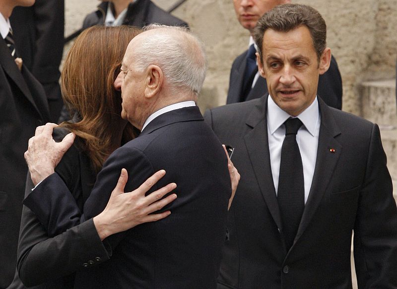 Los Sarkozy despiden a YSL