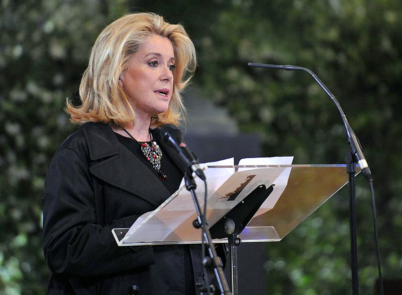 Deneuve elogia a Saint Laurent