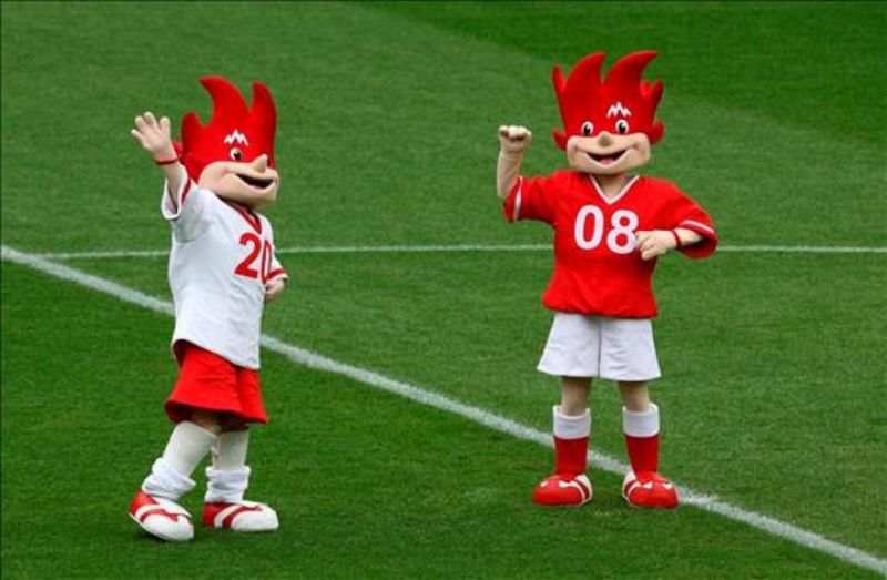 Trix y Flix, las mascotas de la Eurocopa 2008 de futbol que se celebra en Austria y Suiza.