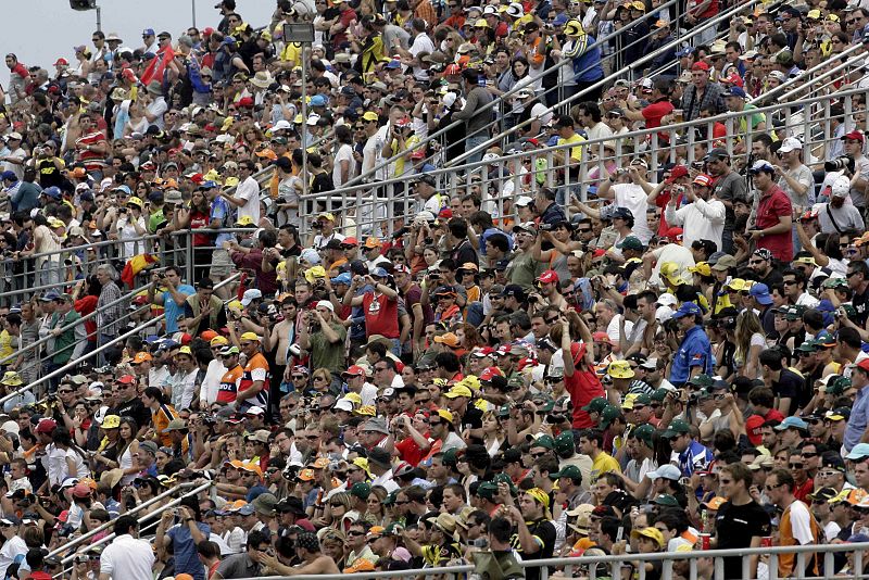 Fiesta en las gradas de Montmeló