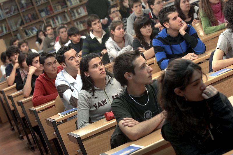 La selectividad ha arrancado en Castilla y León, pero serán 150.000 alumnos de toda España los que se sometan por la penúltima vez a esta prueba