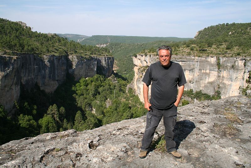El director de "Cuadernos de paso", Juan Manuel Blázquez, en la hoz de Beteta