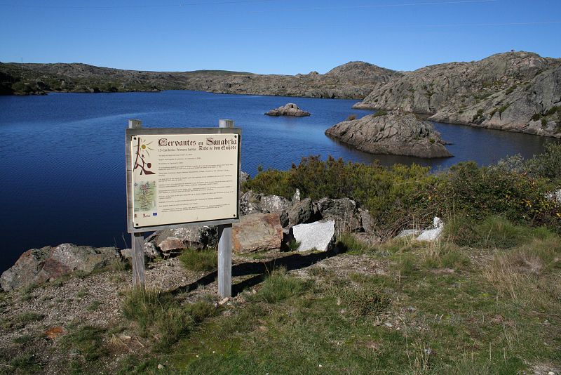 Cuadernos de Paso. Cervantes. Cartel con Ruta de Cervantes en Lago de Sanabria