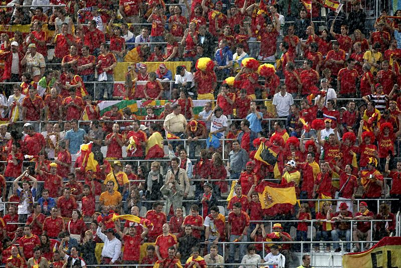 La marea roja inunda el estadio Tivoli Neu de Innsbruck.