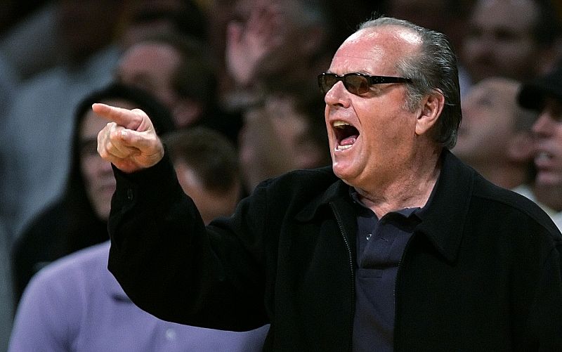 El actor Jack Nicholson ha sido otro de los famosos que han acudido al estadio de los Lakers para disfrutar de su tercer partido contra los Celtics.